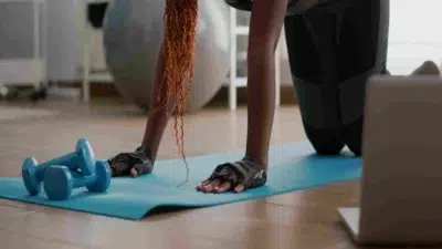 Préparation physique pour un vol longue durée : endurance, gainage et maîtrise du corps