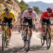 découvrez le classement général de la vuelta et les principaux prétendants au podium cette année dans une analyse complète et à jour.