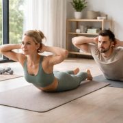 découvrez des exercices simples et efficaces pour renforcer et soulager votre dos, à pratiquer facilement chez vous pour améliorer votre bien-être.