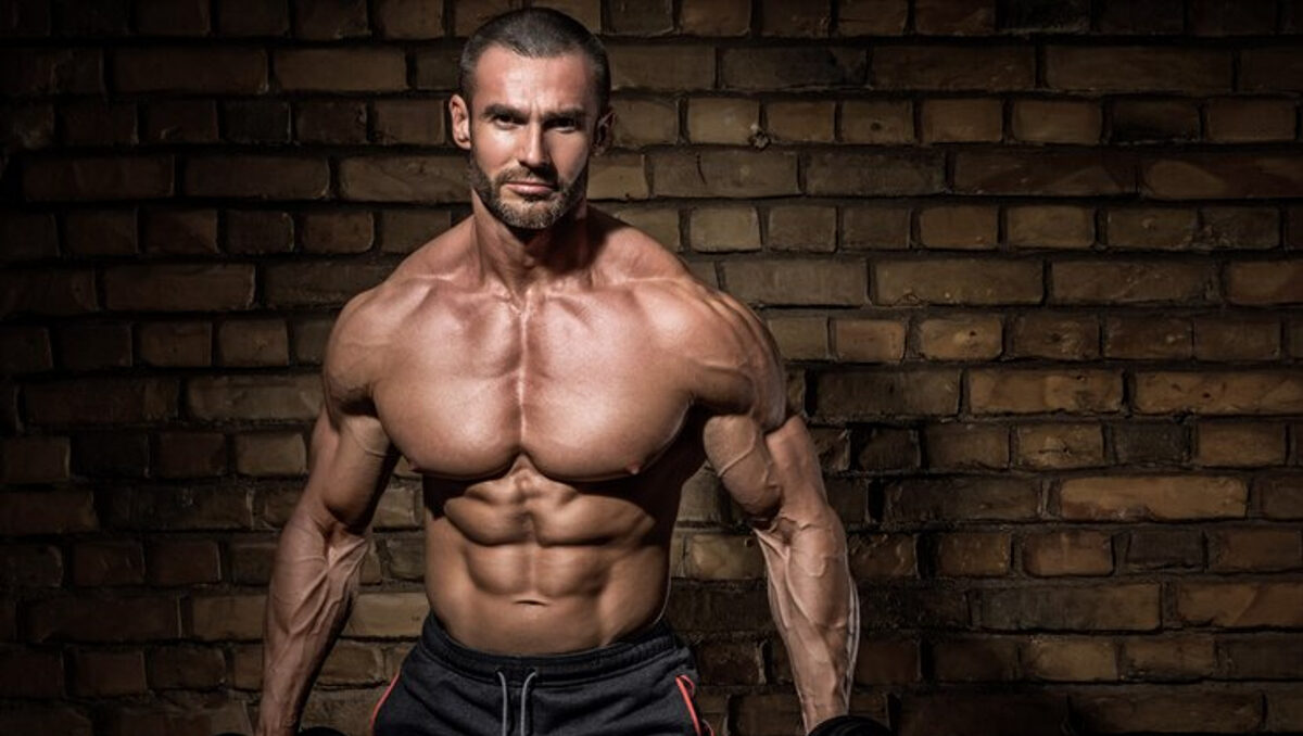 homme plus musclé