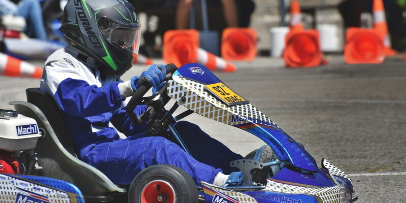 Quels sont les équipements et qualités requise pour le karting ?